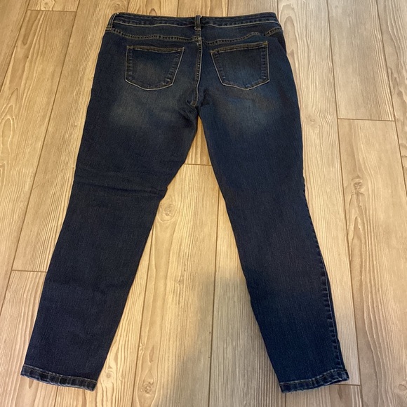 Universal Thread Jeans - Picture 2 of 5